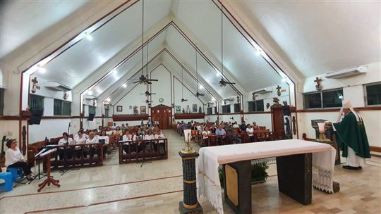La comunidad de Coatza en la misa celebrada por Mons. Rutilo Muñoz.