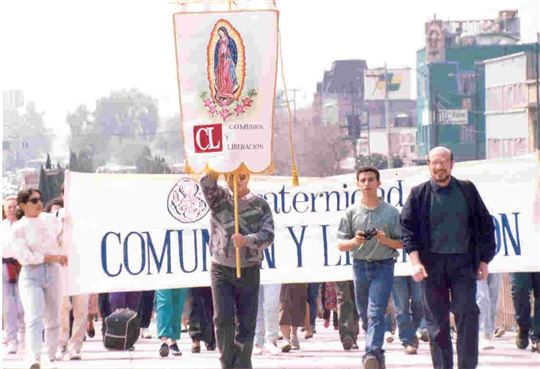 A la derecha, Bruno Gelati en peregrinación a la Basílica de Guadalupe con los amigos de CL México