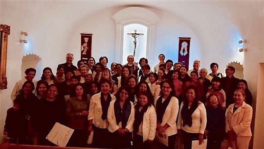 Amigos de la comunidad de Oaxaca con Mons. Pedro Vásquez.